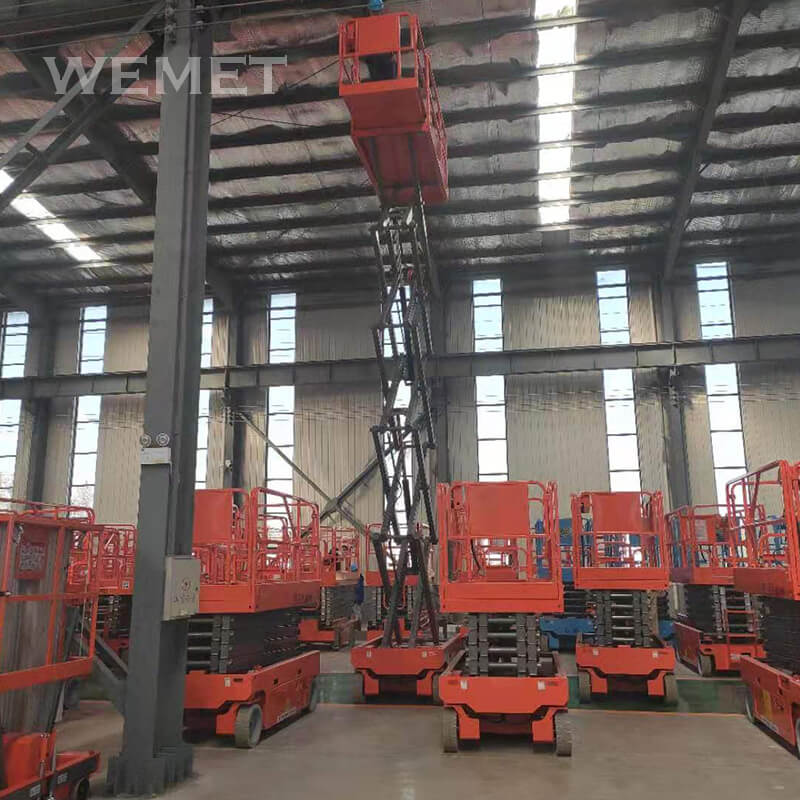 What are the characteristics of the movable scissors lift platform